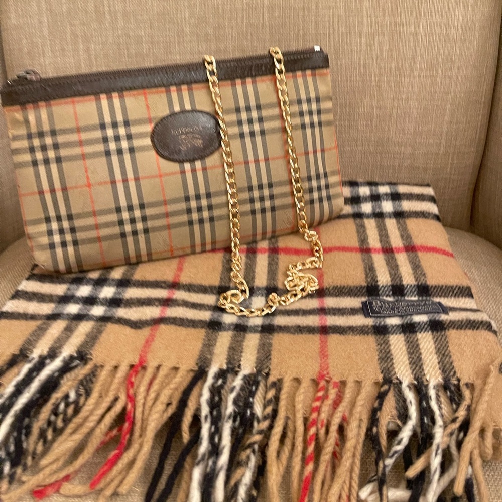 Authentic vintage Burberrys nova check tans scarf and bag bundle (C1013)